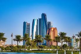 أبوظبي.. التجارة الخارجية غير النفطية تقفز 36% في 2025