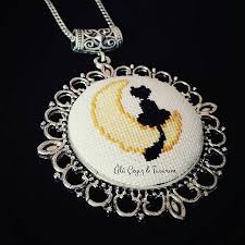 Pin By Aura Lipinski On Needlework And More Beaded Cross Stitch Cat Cross Stitch Pattern Cross Stitch Necklace