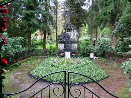 Переименовываем файл, для осцилографов 60/70мгц: Ohlsdorfer Friedhof Jan Fedder Grab Ohlsdorfer Friedhof Graberfeld Auslandische Opfer 22337 Hamburg Ohlsdorf Offnungszeiten Adresse Telefon Fast Vier Monate Nach Fedders Tod Ist Auf Dem Ohlsdorfer Friedhof Sein Grabstein Aufgestellt