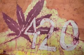 En 1975, cinco estudiantes de secundaria en san rafael, california, utilizaron el término 4:20 en relación con un plan para buscar un cultivo de cannabis abandonado. Que Es El 4 20 Aqui Te Explicamos Noticieros Televisa