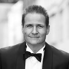 Robert Helberg's Instagram, Twitter & Facebook