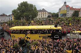 Bvb meisterfeier 2012 borsigplatz panorama.jpg. Bvb Stadt Dortmund Plant Weiter Meisterfeier Trotz Pleite Gegen Schalke