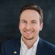 Laura Clemens's Instagram, Twitter & Facebook