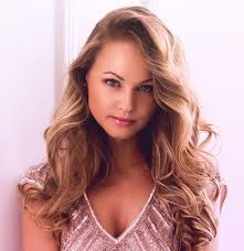 When seducing your wife or girlfriend, don't just talk, do. What Do Men Find Attractive In Women Here S The Truth