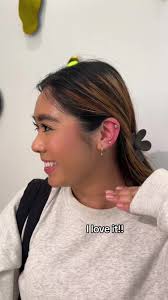 I’m obsessed with how good it looks!! 💖#earpiercing #helixpiercing  #earstyling