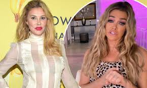 Model loni willison compete in the 2012 powertec model & fitness world finale. Brandi Glanville Vehemently Denies Using An App To Alter Her Texts With Denise Richards Daily Mail Online