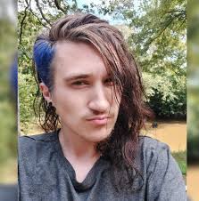 Heinz is helping out ketchup-loving Chicagoans by putting up small  billboards that dispense the condiment outside famous local restaurants  that refuse to serve ketchup. The dispensers go up Tuesday and will be