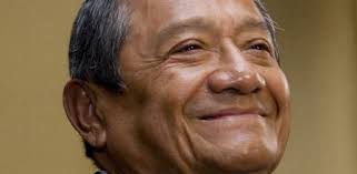 Armando manzanero, quien fuera considerado por muchos como el 'rey del bolero', falleció en la madrugada de este lunes a los 85 años de edad, dejando un gran legado y un profundo dolor en su natal, méxico. Xnnnrad3 8nqym