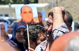 «محافظ الخليل يعلن وفاة الناشط والمعارض الفلسطيني نزار بنات. Nqqbgq6xrvypcm