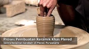 Oct 15, 2019 · berikut informasi sepenuhnya tentang sebutkan macam macam teknik pembuatan keramik. Proses Pembuatan Keramik Khas Plered Youtube