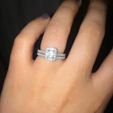 Ehering Am Finger Ringfinger Welche Hand Macht Ehering Und Verlobungsring E Engagement Vs Wedding Ring Wedding Ring Finger Engagement Ring Wedding Band