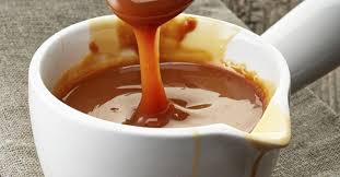 Un Micro Ondes Peu D Ingredients Une Sauce Prete En Moins De 5 Minutes Caramel Recipes Sauce Sauce Au Caramel Thermomix Desserts