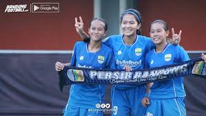 Daftar manajer/pelatih di liga 1 indonesia 2021. 3 Pemain Persib Putri Lelang Jersey Begini Reaksi Ibas Bandungfootball Com
