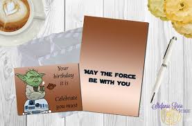 — joyeux anniversaire pour tes 50 ans, ma belle et adorable maman. Carte De Joyeux Anniversaire De Yoda Et R2d2 Star Wars Carte Etsy