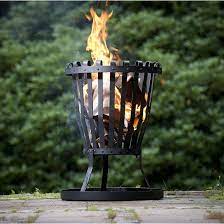 Gartenfeuer für die richtige atmosphäre. Feuer Im Garten Lagerfeuerromantik Vorm Haus