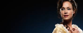 Musicalsterren anouk maas en tommie christiaan zingen 'let the sunshine in' uit mark's favoriete avond aan avond speelt anouk maas in disney's beauty and the beast. Achter De Schermen Hoe Anouk Maas Transformeert Tot Belle In Beauty And The Beast Musicalweb Nl