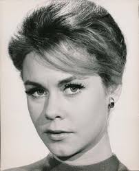 I love it when Eloise says Lady Crane 😏 Iykyk.