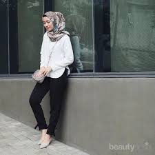 Kemeja putih wanita kemeja kantor kemeja formal seragam guru pns. Dengan 6 Model Baju Kerja Casual Muslimah Ini Tampil Modis Ke Kantor Ngga Akan Ribet