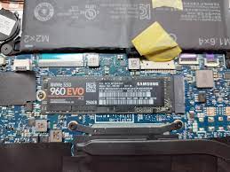 ノートパソコンのM.2 NVMeスロットが外れたので交換修理 - PCゴジラパソコン修理専門店