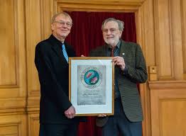 Aug 12, 2021 · emergency offre cure gratuite e di elevata qualità alle vittime delle guerre, delle mine antiuomo, della povertà. Gino Strada Emergency Right Livelihood