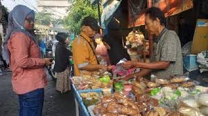 Segmentasi pasar dan strategi segmentasi. 10 Tahun Dijuluki Kampung Kue Warga Rt 4 Rw 5 Rungkut Lor Ii Bidik Pasar Menengah Ke Atas Surya