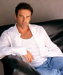 Dona reclamos of she is cool! Her service is like a Thai