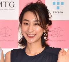 浅田舞、超ミニで美太ももあらわ「大胆かつセクシー」「美しさが加速してます！」 | ORICON NEWS