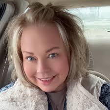 From the 14th starting position, the “Smooth Operator” Bobby Pierce gets by  Tim McCreadie