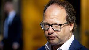 Hij studeerde sociale en institutionele economie en was enige tijd werkzaam op het ministerie van financiën. Minister Koolmees Gigantische Krimp Maar We Zijn Niet Geschrokken Nos