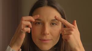 Hun er mor til tre. Nu frygter hun en verden, hvor rynker er bandlyst