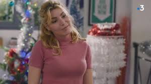 איך אומרים lola marois אנגלית? The T Shirt Turtleneck Knit Pink Ariane Lola Marois In A More Beautiful Life S15e3707 Spotern