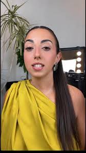 ☀️ Zero voglia di truccarti d’estate?, Con 3 prodotti (più un extra  furbissimo) puoi ottenere un look fresco, luminoso e curato in 5 minuti.,  Questo è il mio makeup estivo express:,