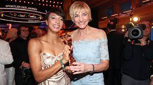 She also won the bronze medal in the long jump which was won by her friend heike drechsler of germany. C Lfvwwfe54ojm