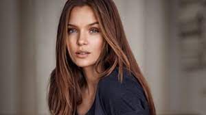 Thankfully the goodies we love, including a brand inspired by josephine baker, does the job without appearing to chalky. Josephine Skriver Korpermasse Grosse Gewicht Augenfarbe