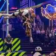 Als sich matteo (aaron friesz) vor der polizei versteckt, bereit zu schießen, wird er von komlatschek (hary prinz) überrascht. Yhbm3gttol3bom