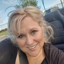 Lisa Tesar's Instagram, Twitter & Facebook