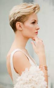 The pixie cut cuts can be made more elegant by adding a refined beautiful hairstyles for the bridesmaids of the bride, thanks above all to the many hair accessories that make the difference. Bridal Hairstyles For Short Hair World Of Bridal