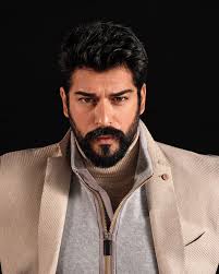 Kış stilini tamamlamak için aradığın konfor Altınyıldız Classic'te.  #SıkıGiyinDeğişiyoruz #FW2223 #AltınyıldızClassics @burakozcivit