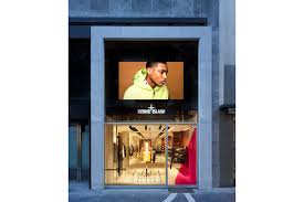 The first german flagship store has opened in sylt, a the interior design of the 80 m2 surface area, will host home the stone island, stone island shadow project and stone island junior collections. The Store In Frankfurt Stone Island Corporate