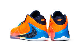 Giannis antetokounmpo and nike have created a shoe that is a highlight on the court and on the street. Nike Zoom Freak 1 Total Orange Midnight Navy Hypebeast
