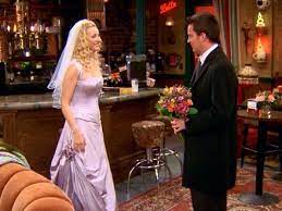 28 Tv Show Wedding Dresses You Ll Always Envy Tv Weddings Friends Phoebe Friends Fashion