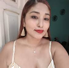 Isabella Palacios updated her profile picture.