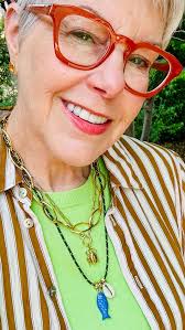 I like to keep things simple, including my makeup. #ad Here's a quick and  easy 5-minute makeup routine, featuring some of my favorite beauty products  from @NordstromBeauty Jane Iredale Smooth Affair® Illuminating