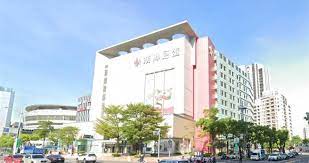 巨蛋站是高雄捷运 红线上的一座捷运车站，代号r14，原站名三民家商在通车前改为其副站名。 车站位于高雄市 左营区 博爱二路及裕诚路口，三民家商旁，构造为地下二层岛式月台车站，共有五个出口。. Wbkluvuzfyqqcm