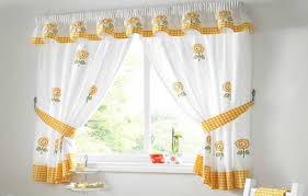 Mutfaklarda en fazla tercih edilen tül perdeler beyaz renkli olanlar ve sade görüntüsüyle dekorasyonu tamamlamak adına kullanılıyor. Kruvaze Mutfak Perde Modelleri 2021 Dekorcenneti Com