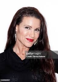 Mary Devault's Instagram, Twitter & Facebook