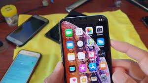 Turn off iphone xs max with buttons: View Battery Percentage Indicator On Iphone X Xs Xs Max Xr Youtube