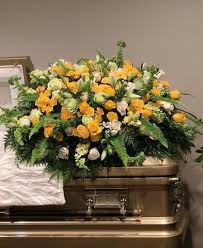 Flora Funeral Flowers Are Happy Flora Funeral Offer Sympathy Flowers Design Delivery To Funeral Home With Images Funeral Flowers Casket Flowers Flower Spray