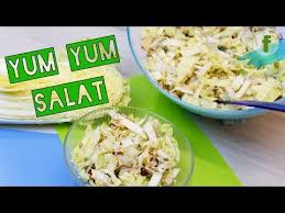 Zucker Essig Pfeffer Salz Ol Und Die Krauter Aus Der Nudeltute Zusammen Verruhren Bis Sich Der Zucker Auflost D In 2020 Lebensmittel Essen Yum Yum Salat Chinakohl