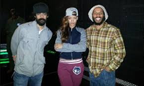 Damian marley was born on july 21, 1978 in kingston, jamaica as damian robert nesta marley. Rihanna Cosies Up To Ziggy And Damian Marley As They Take Time Out From Grammy Rehearsals Daily Mail Online